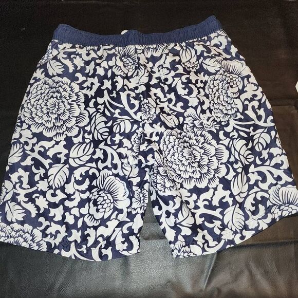 Amazon Essentials‎ Mens Black White Floral Print Swim Trunks Shorts Medium - Picture 2 of 4